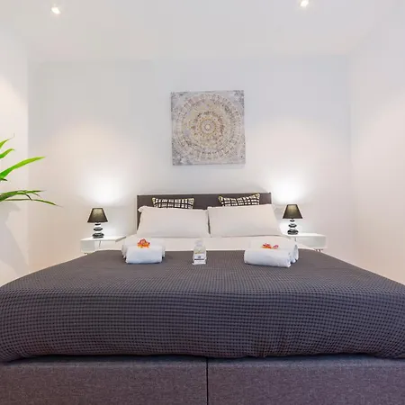 Of - Happy Apartment *